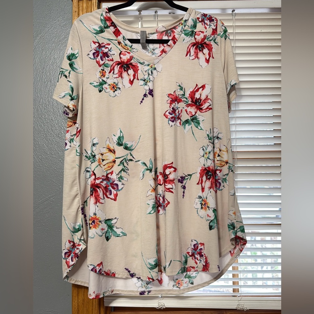 Honeyme Beige Floral Short Sleeve Top Size XL